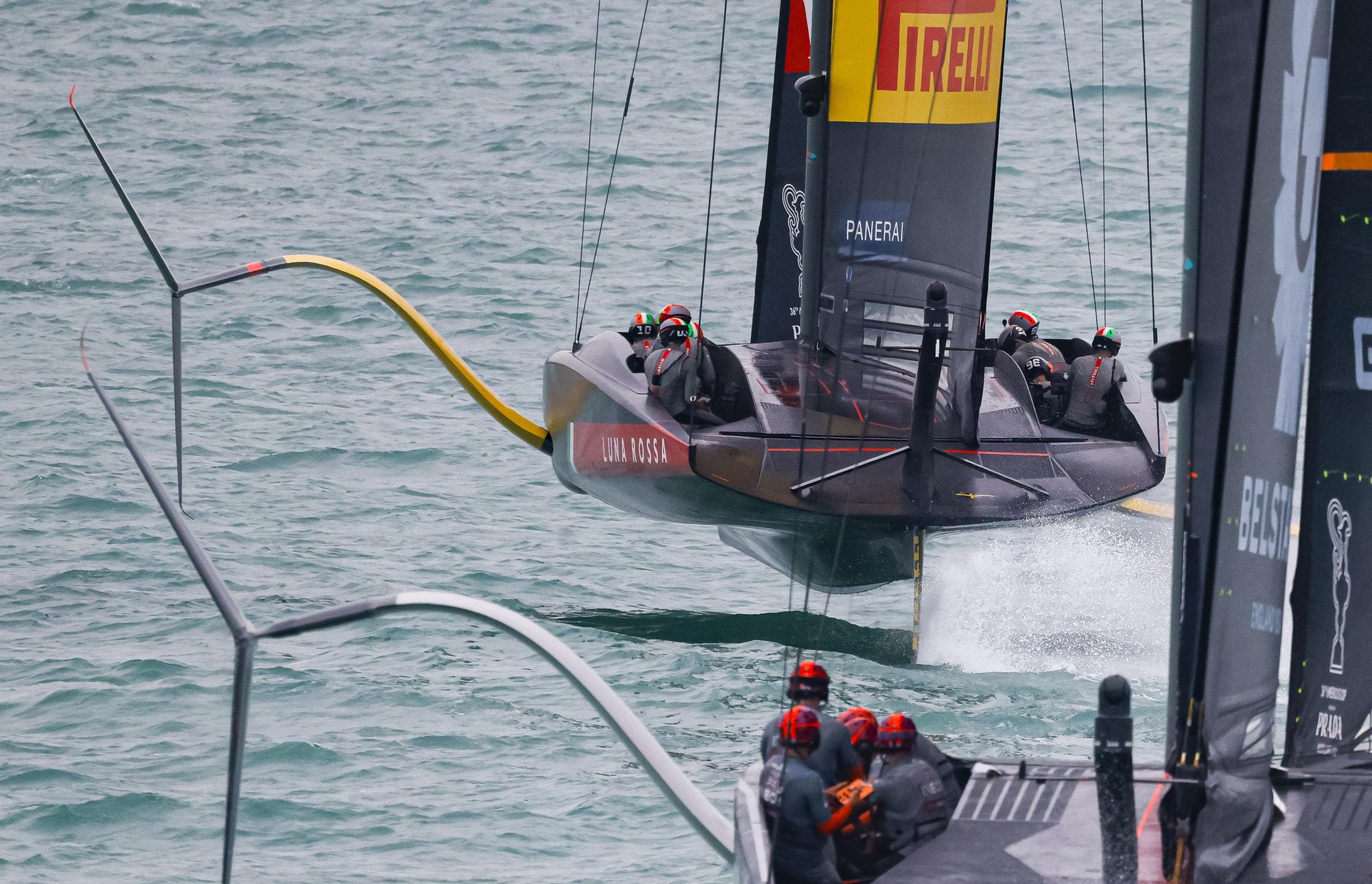 America's Cup(アメリカズカップ)：伝説のセーリング選手による直接